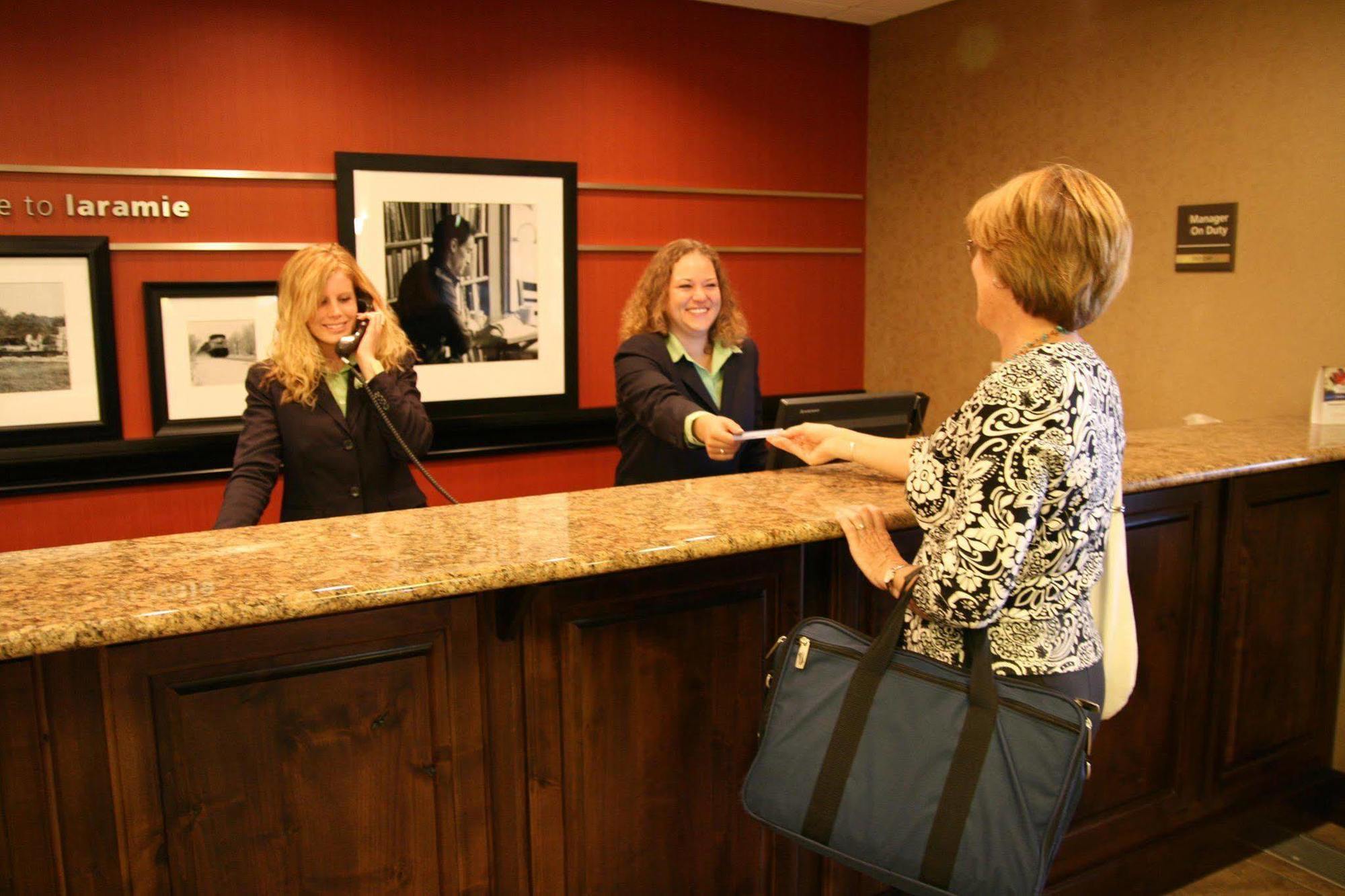 Hampton Inn Laramie Beltér fotó